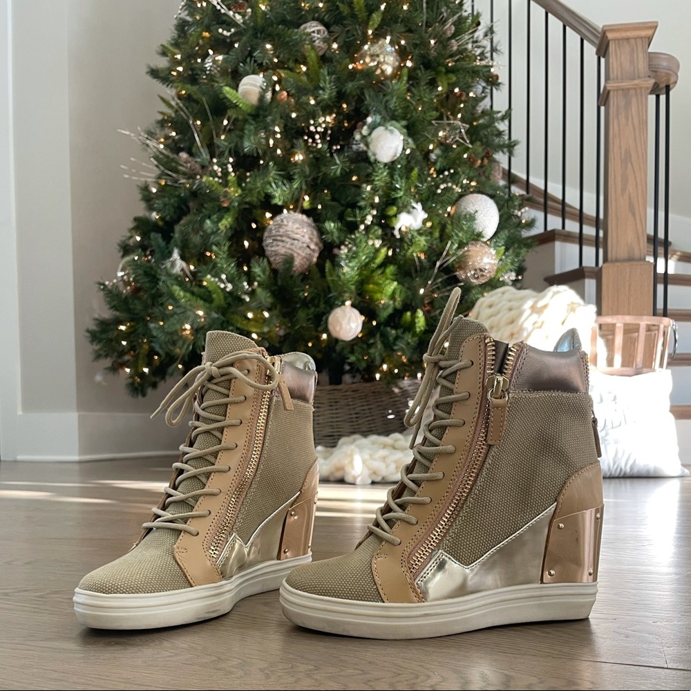 Super Sexy Steve Madden Wedge Fashion Sneaker